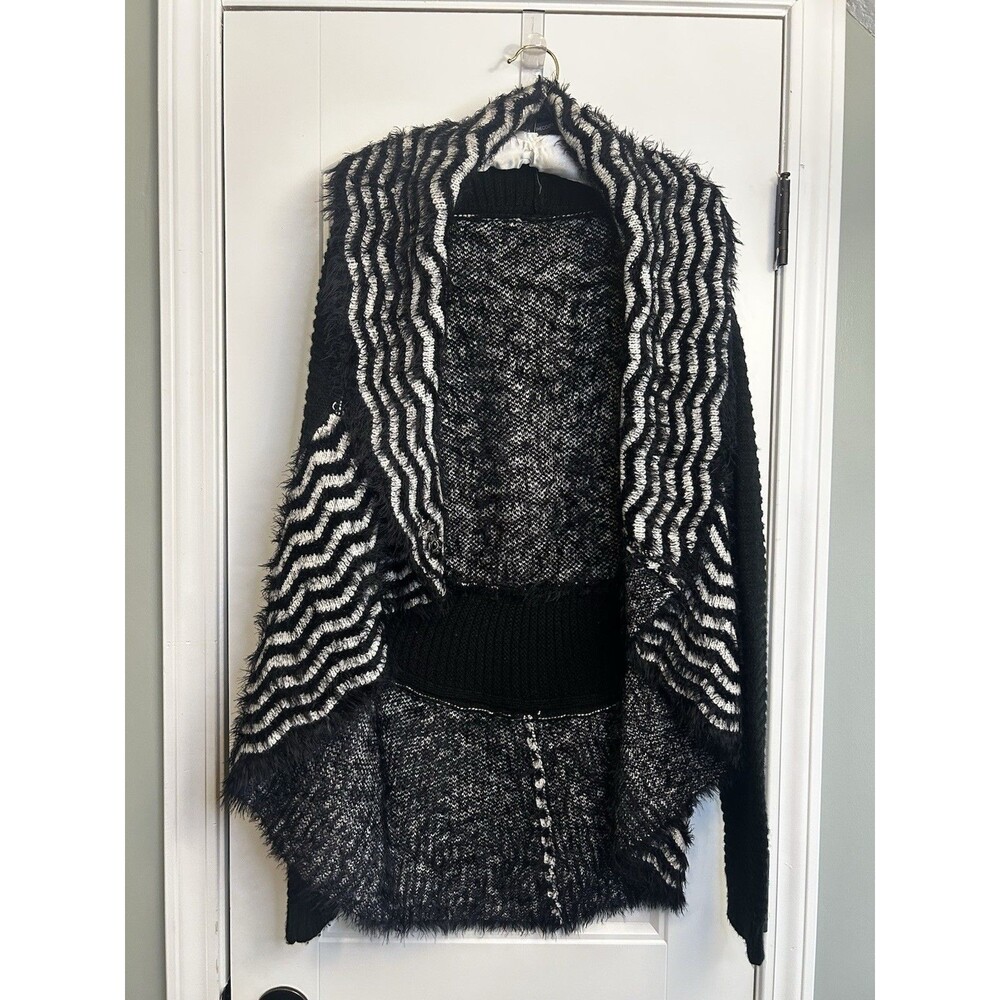 Elsea & Theodore Zebra Knit Cardigan Sweater Black White L Rose Brooch Chic Top - Picture 13 of 14
